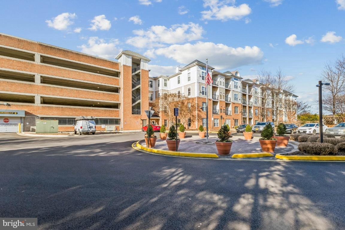 3810 LIGHTFOOT ST #404, CHANTILLY, Virginia 20151, 1 Bedroom Bedrooms, 6 Rooms Rooms,1 BathroomBathrooms,Residential,For sale,3810 LIGHTFOOT ST #404,VAFX2283884 MLS # VAFX2283884