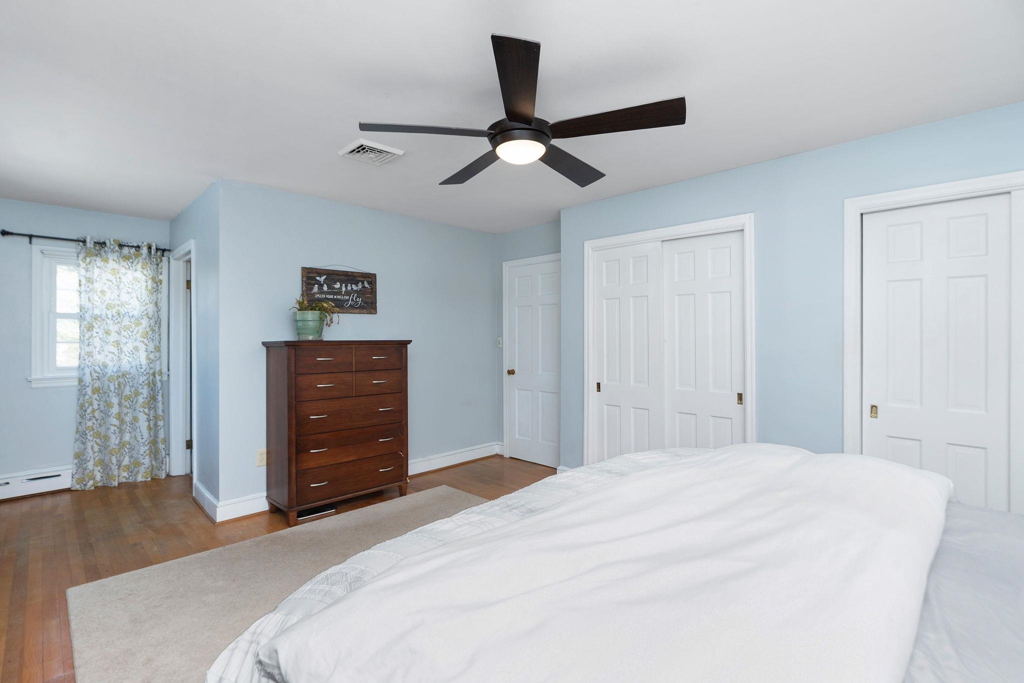 Approximately 15'5' x 13'2