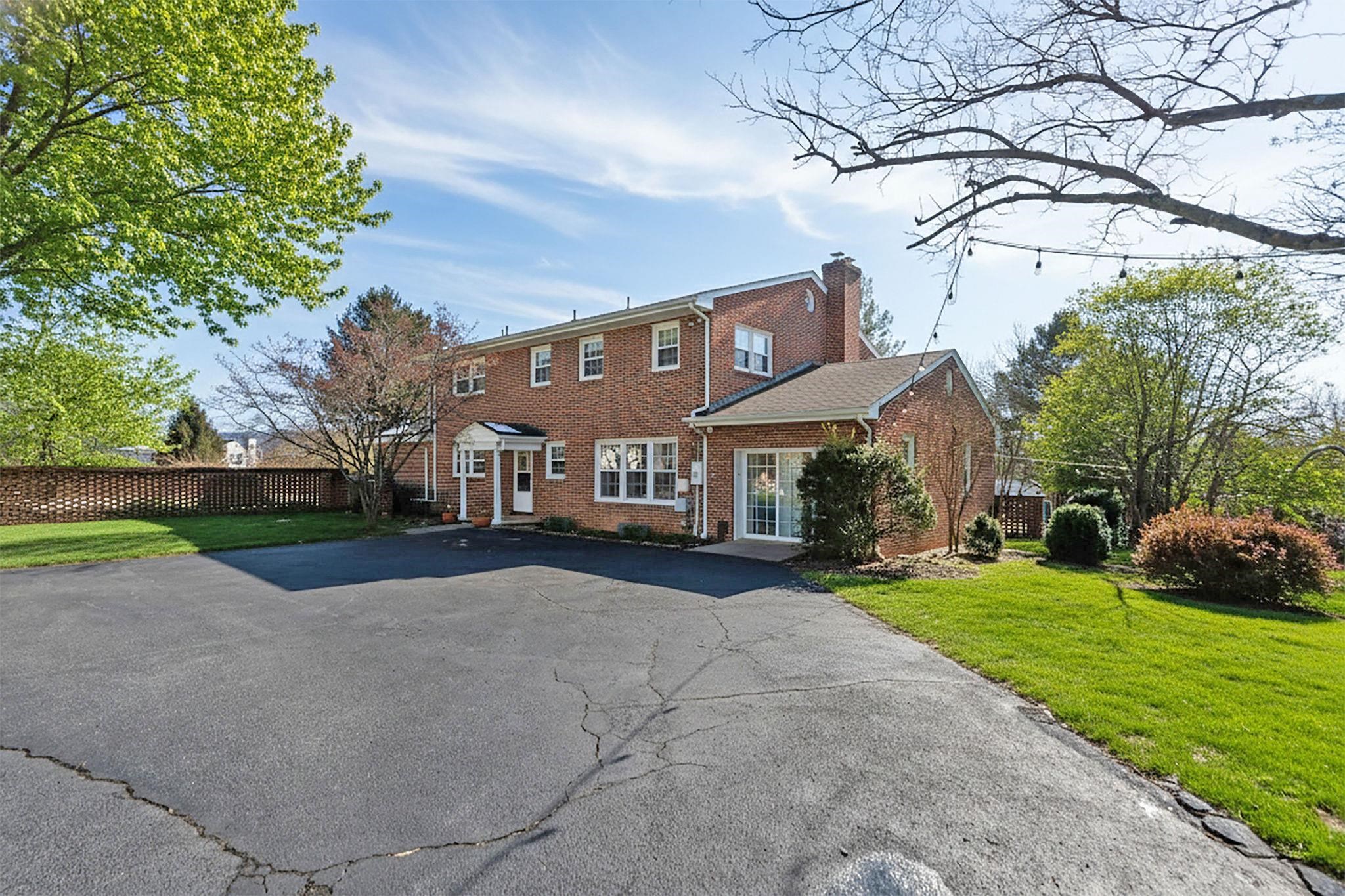 Loads of parking in the back w. convenient access to back covered entry.