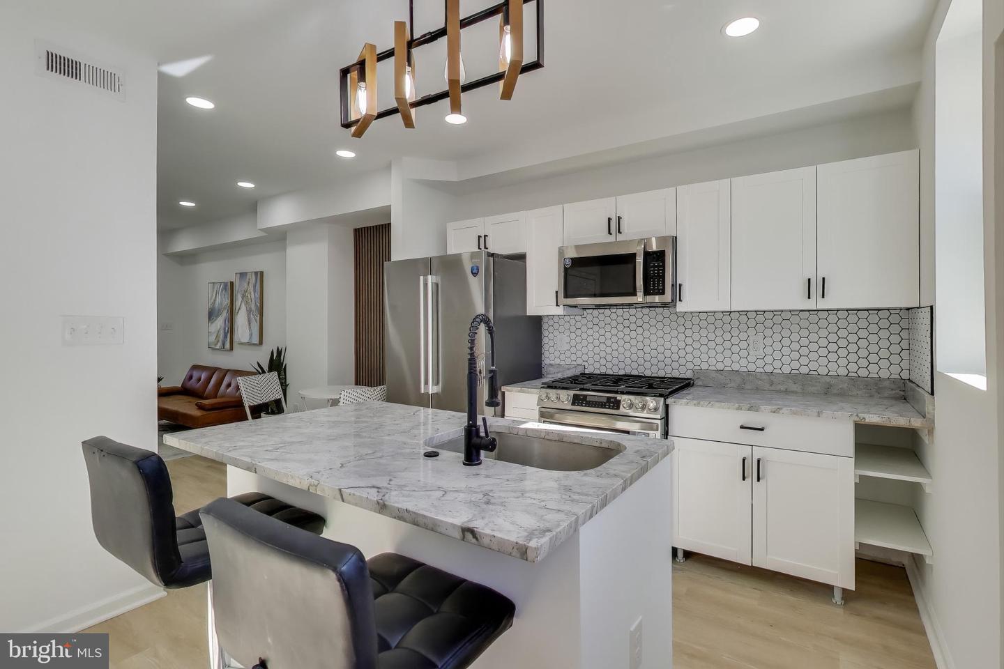 1721 L ST NE, WASHINGTON, District Of Columbia 20002, 2 Bedrooms Bedrooms, ,2 BathroomsBathrooms,Residential,For sale,1721 L ST NE,DCDC2241060 MLS # DCDC2241060