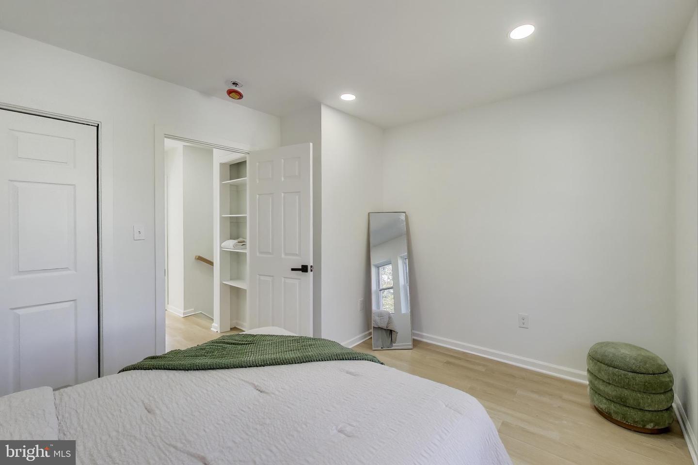 1721 L ST NE, WASHINGTON, District Of Columbia 20002, 2 Bedrooms Bedrooms, ,2 BathroomsBathrooms,Residential,For sale,1721 L ST NE,DCDC2241060 MLS # DCDC2241060