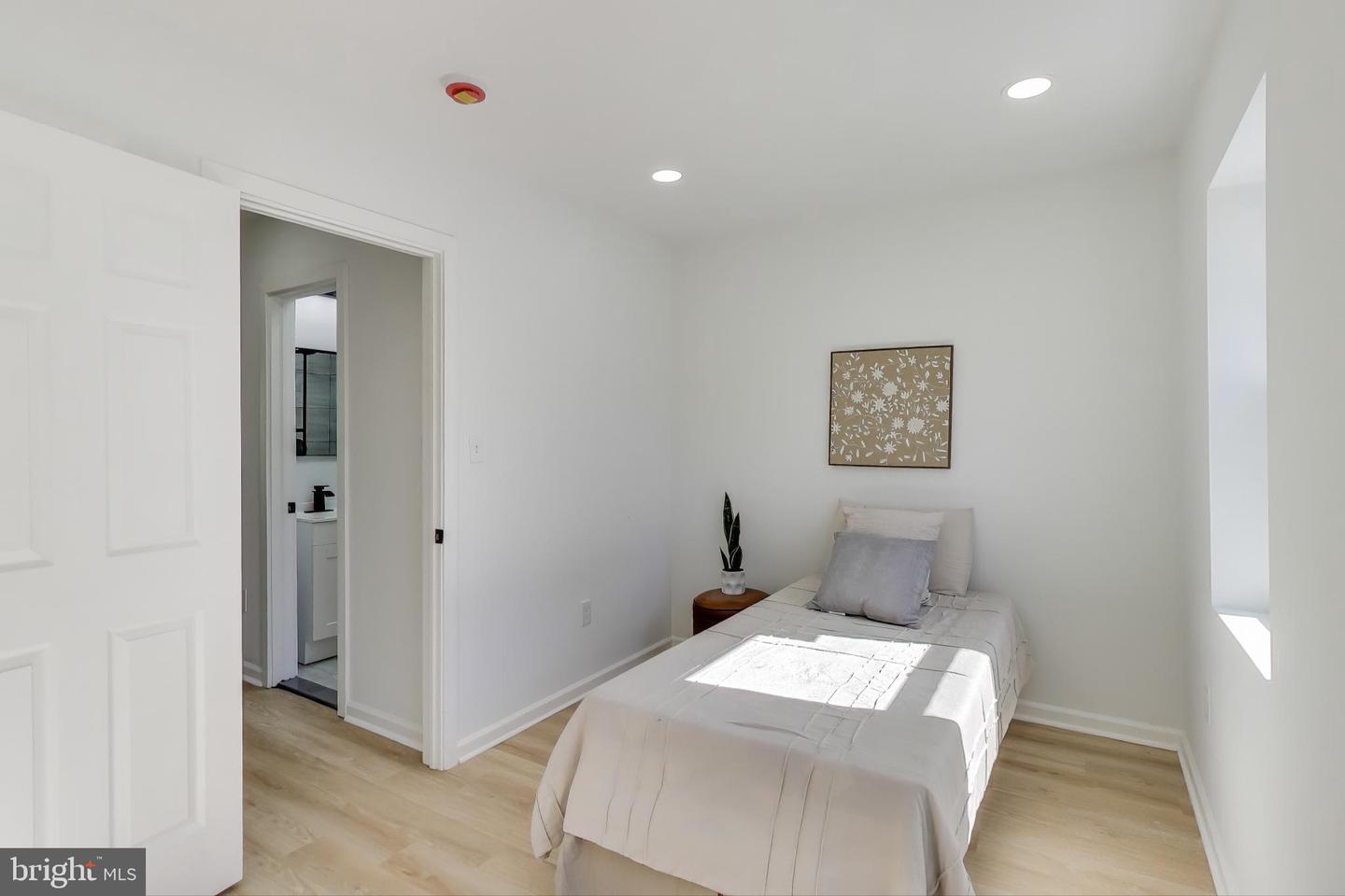 1721 L ST NE, WASHINGTON, District Of Columbia 20002, 2 Bedrooms Bedrooms, ,2 BathroomsBathrooms,Residential,For sale,1721 L ST NE,DCDC2241060 MLS # DCDC2241060