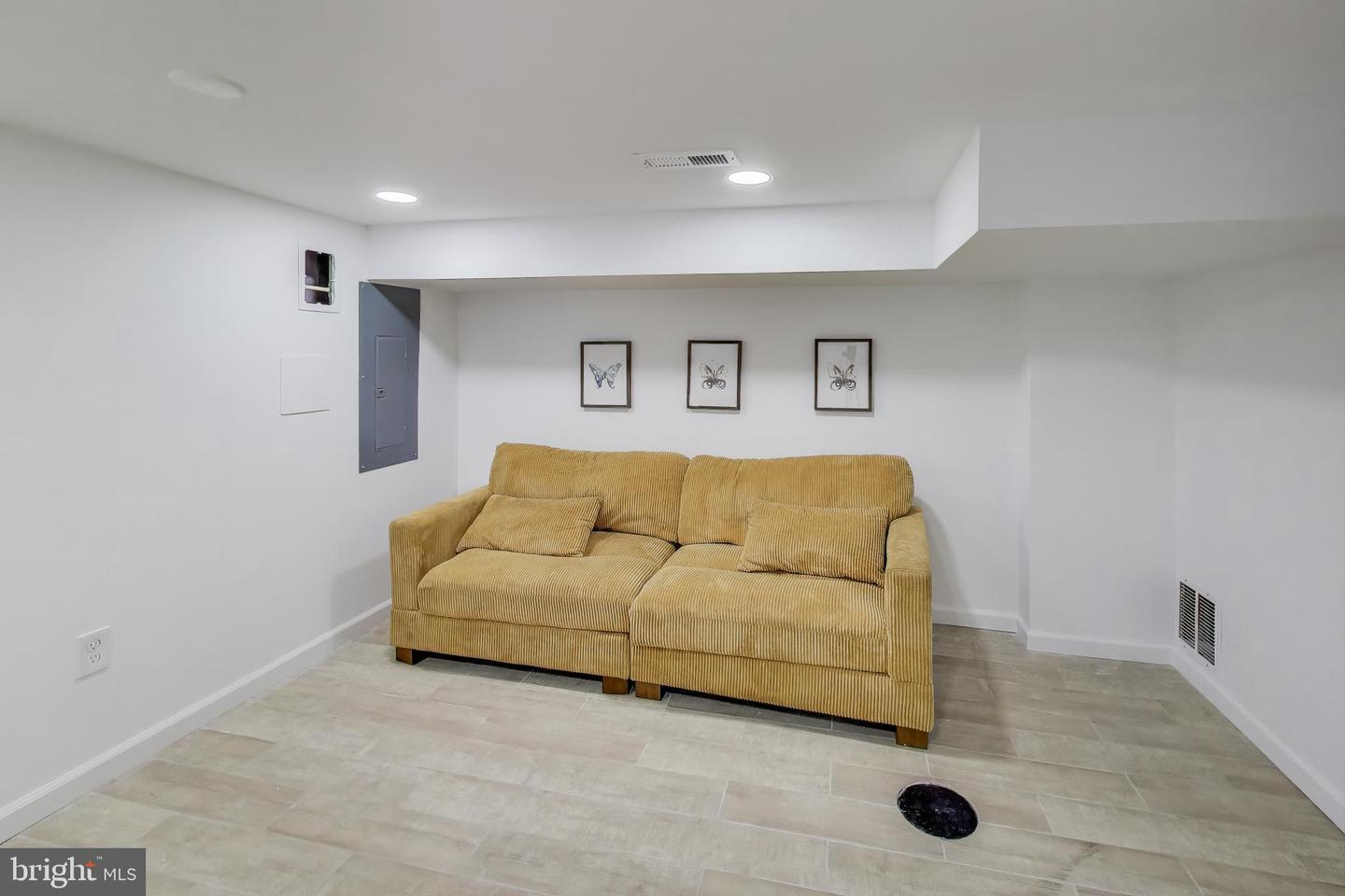 1721 L ST NE, WASHINGTON, District Of Columbia 20002, 2 Bedrooms Bedrooms, ,2 BathroomsBathrooms,Residential,For sale,1721 L ST NE,DCDC2241060 MLS # DCDC2241060