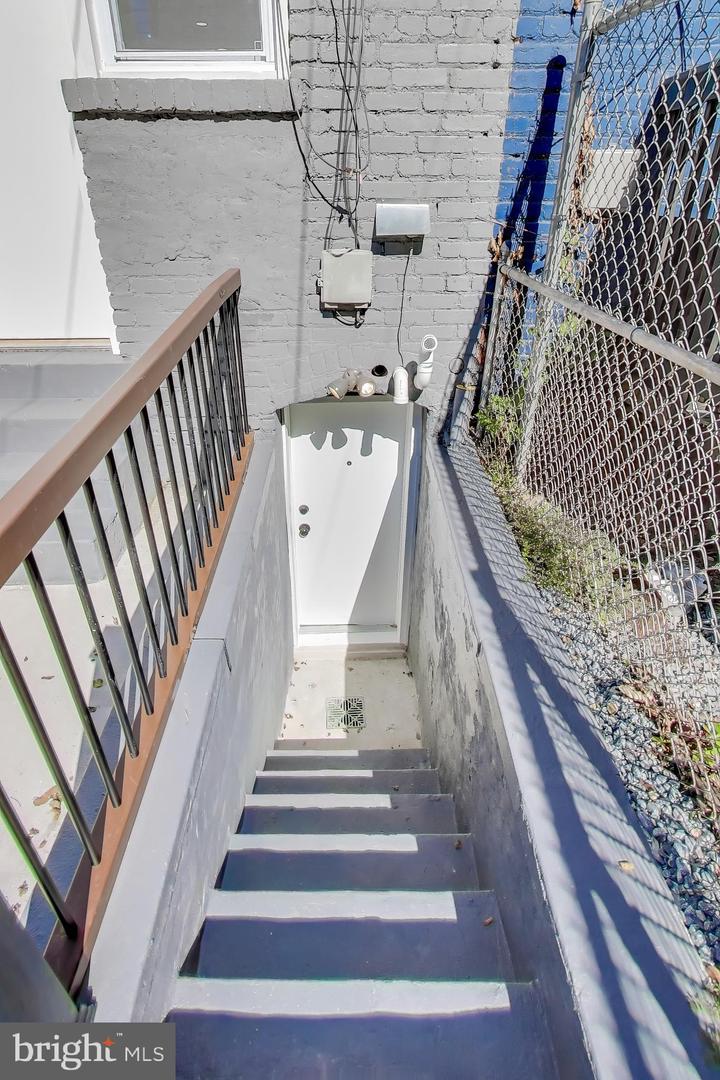 1721 L ST NE, WASHINGTON, District Of Columbia 20002, 2 Bedrooms Bedrooms, ,2 BathroomsBathrooms,Residential,For sale,1721 L ST NE,DCDC2241060 MLS # DCDC2241060