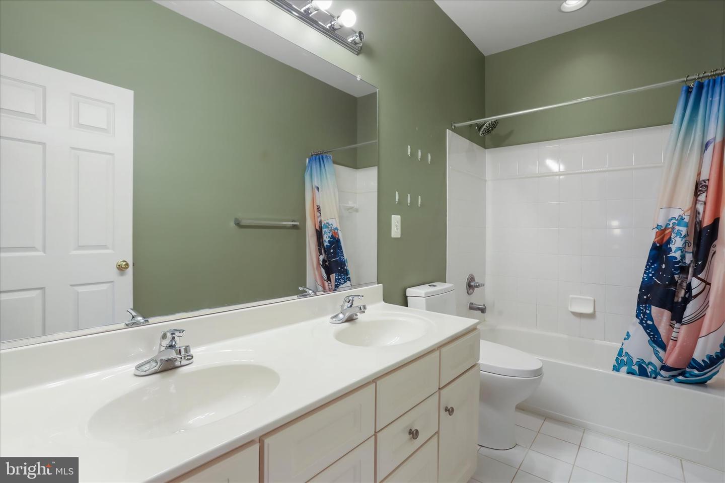 211 LYNNEHAVEN DR, WINCHESTER, Virginia 22602, 5 Bedrooms Bedrooms, ,3 BathroomsBathrooms,Residential,For sale,211 LYNNEHAVEN DR,VAFV2038860 MLS # VAFV2038860