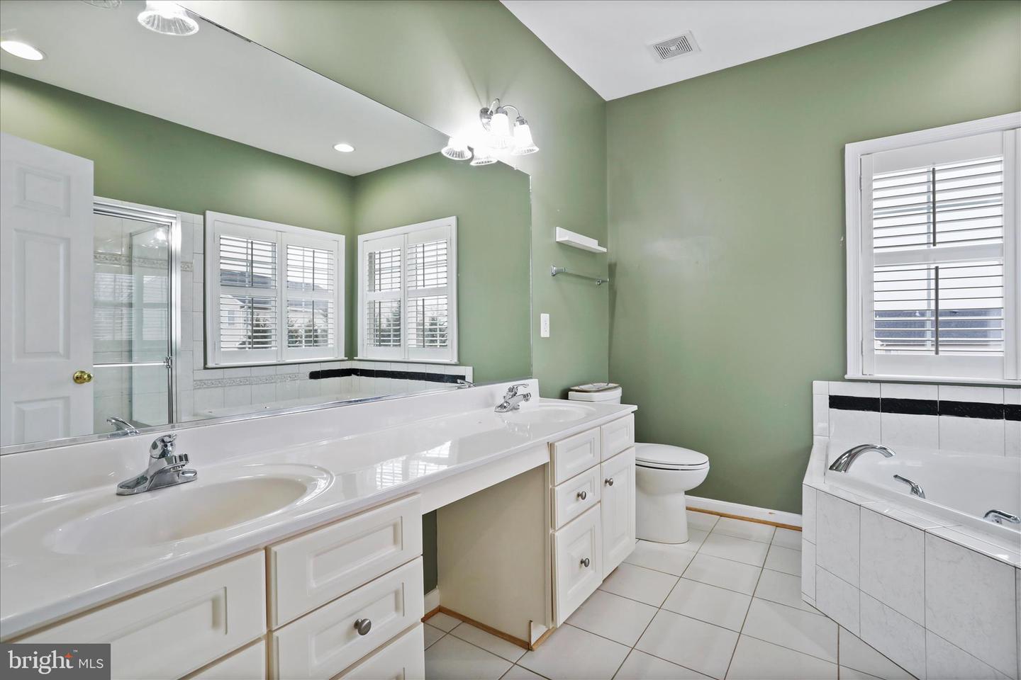 211 LYNNEHAVEN DR, WINCHESTER, Virginia 22602, 5 Bedrooms Bedrooms, ,3 BathroomsBathrooms,Residential,For sale,211 LYNNEHAVEN DR,VAFV2038860 MLS # VAFV2038860