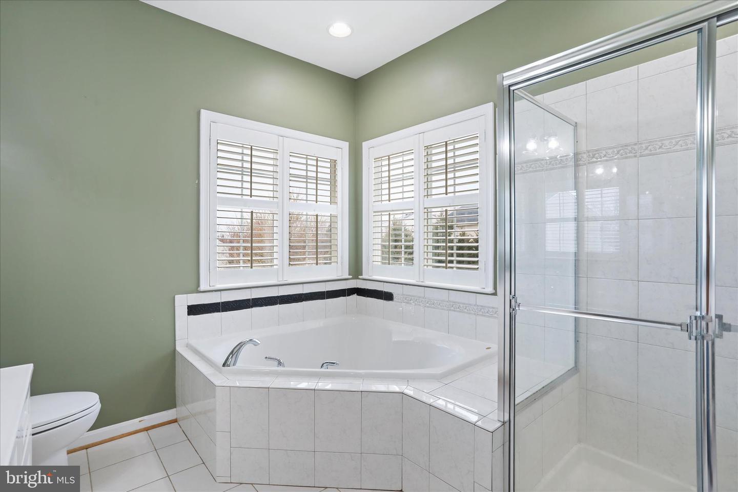 211 LYNNEHAVEN DR, WINCHESTER, Virginia 22602, 5 Bedrooms Bedrooms, ,3 BathroomsBathrooms,Residential,For sale,211 LYNNEHAVEN DR,VAFV2038860 MLS # VAFV2038860