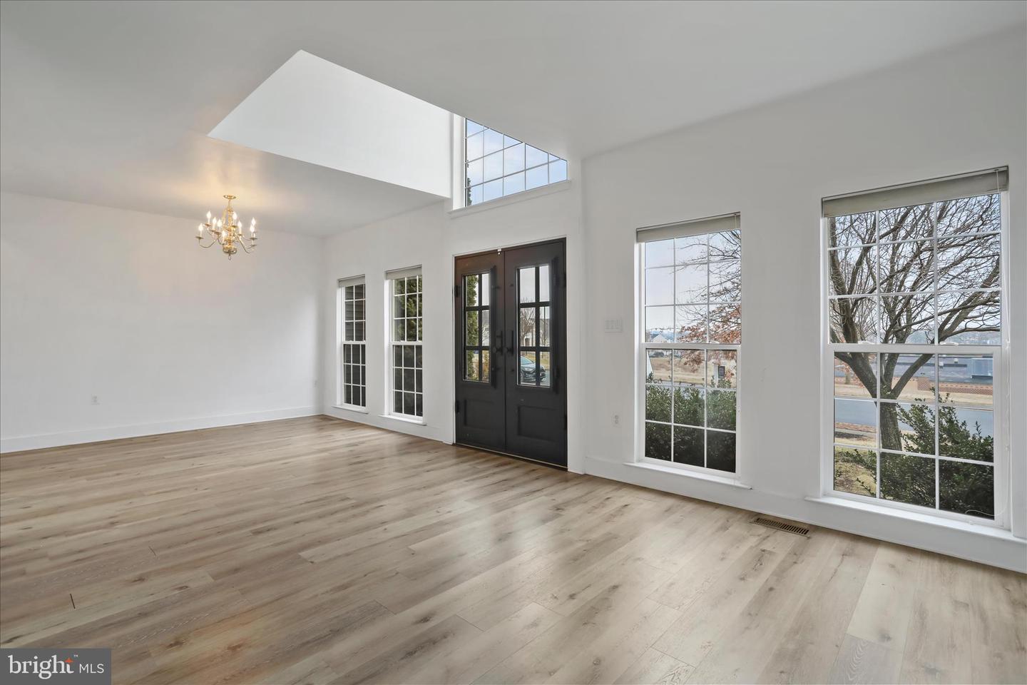 211 LYNNEHAVEN DR, WINCHESTER, Virginia 22602, 5 Bedrooms Bedrooms, ,3 BathroomsBathrooms,Residential,For sale,211 LYNNEHAVEN DR,VAFV2038860 MLS # VAFV2038860