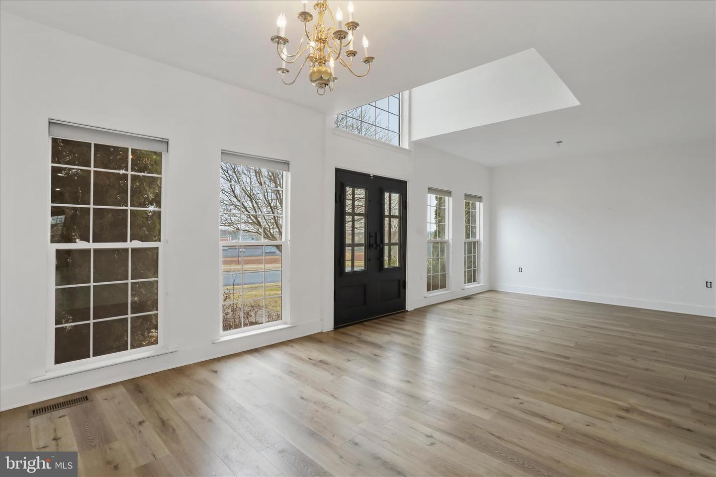 211 LYNNEHAVEN DR, WINCHESTER, Virginia 22602, 5 Bedrooms Bedrooms, ,3 BathroomsBathrooms,Residential,For sale,211 LYNNEHAVEN DR,VAFV2038860 MLS # VAFV2038860