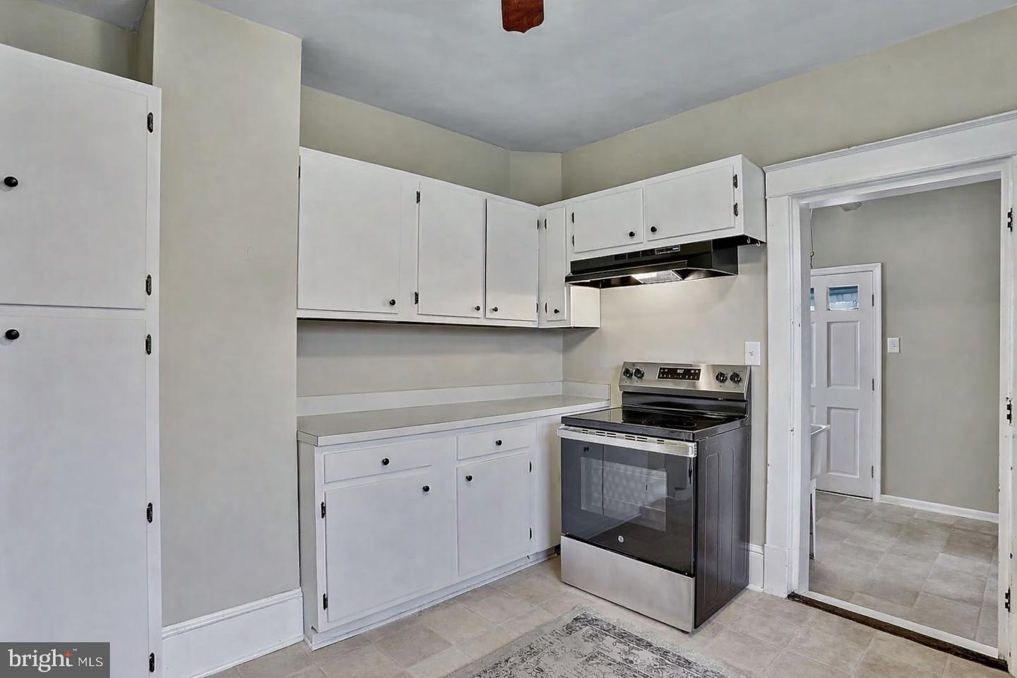 200 S ORCHARD DR, PURCELLVILLE, Virginia 20132, 4 Bedrooms Bedrooms, 12 Rooms Rooms,2 BathroomsBathrooms,Residential,For sale,200 S ORCHARD DR,VALO2114152 MLS # VALO2114152