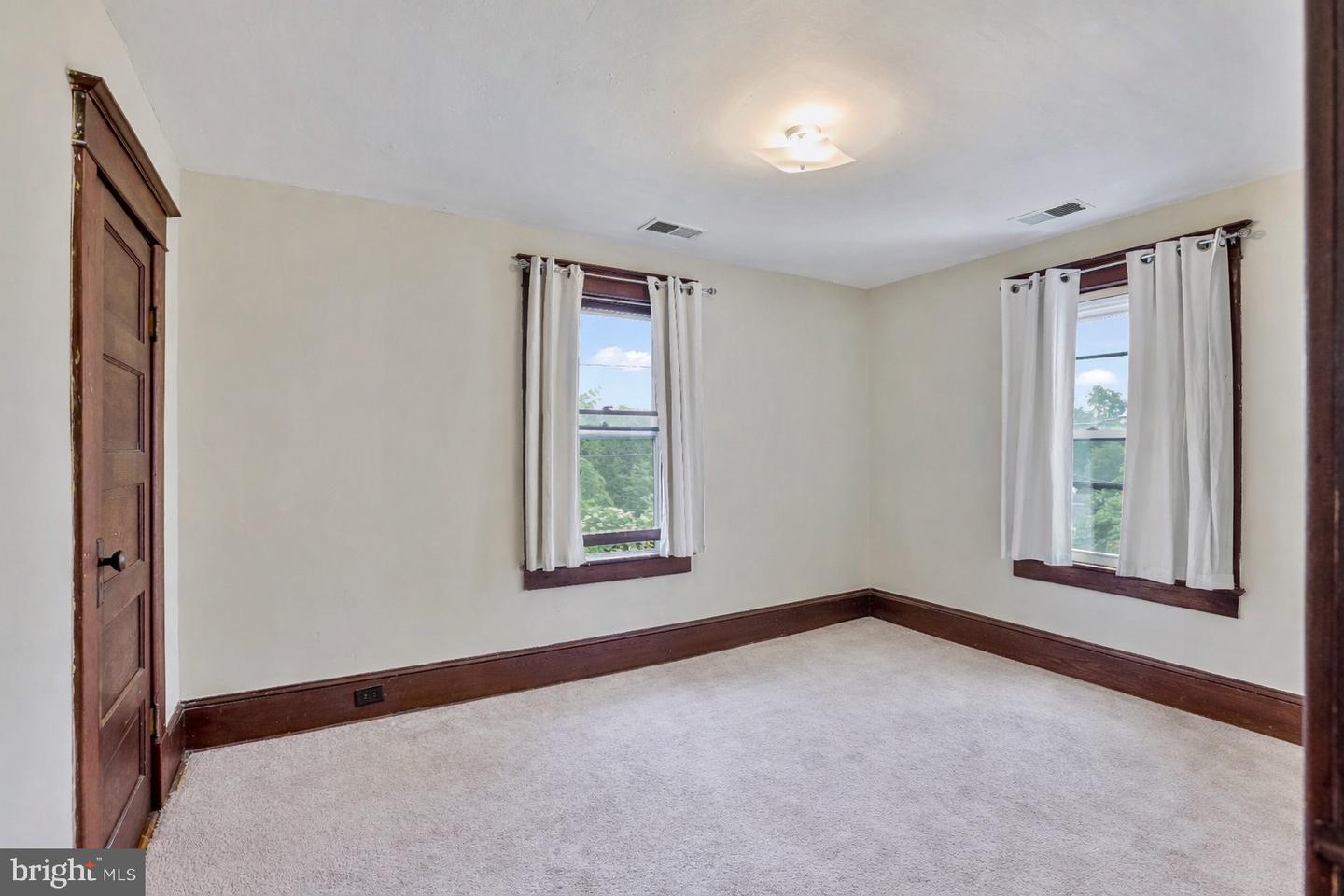 200 S ORCHARD DR, PURCELLVILLE, Virginia 20132, 4 Bedrooms Bedrooms, 12 Rooms Rooms,2 BathroomsBathrooms,Residential,For sale,200 S ORCHARD DR,VALO2114152 MLS # VALO2114152