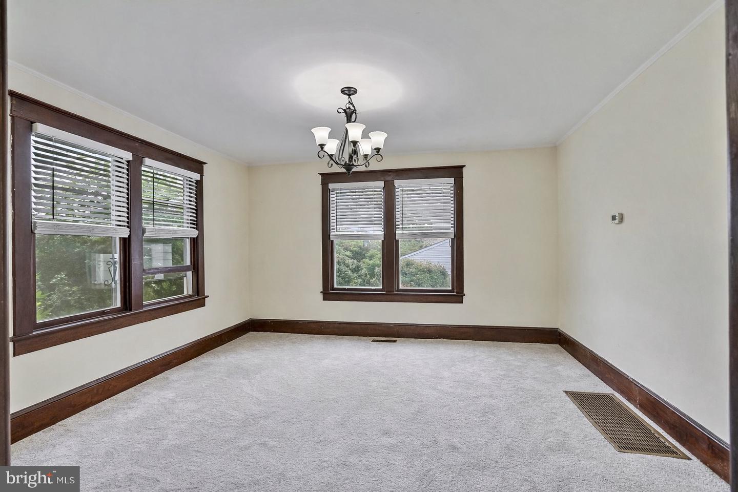 200 S ORCHARD DR, PURCELLVILLE, Virginia 20132, 4 Bedrooms Bedrooms, 12 Rooms Rooms,2 BathroomsBathrooms,Residential,For sale,200 S ORCHARD DR,VALO2114152 MLS # VALO2114152