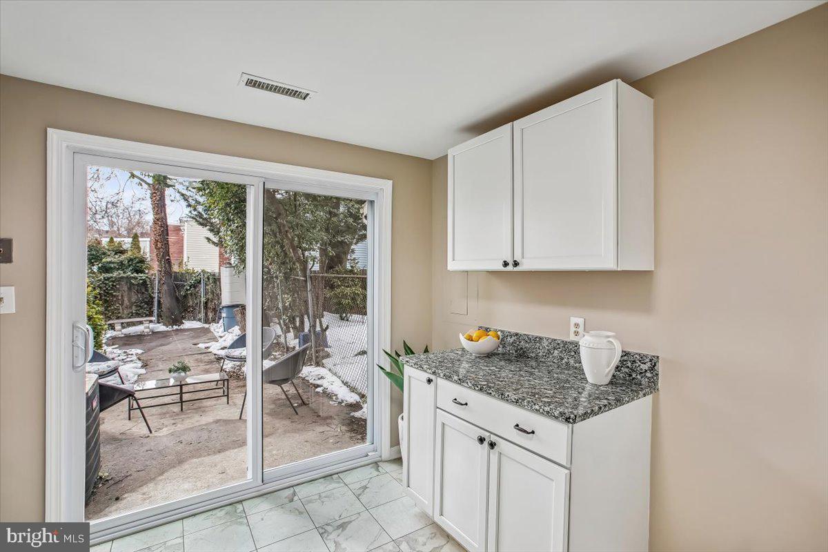 1118 PRINCESS ST, ALEXANDRIA, Virginia 22314, 2 Bedrooms Bedrooms, ,1 BathroomBathrooms,Residential,For sale,1118 PRINCESS ST,VAAX2053328 MLS # VAAX2053328