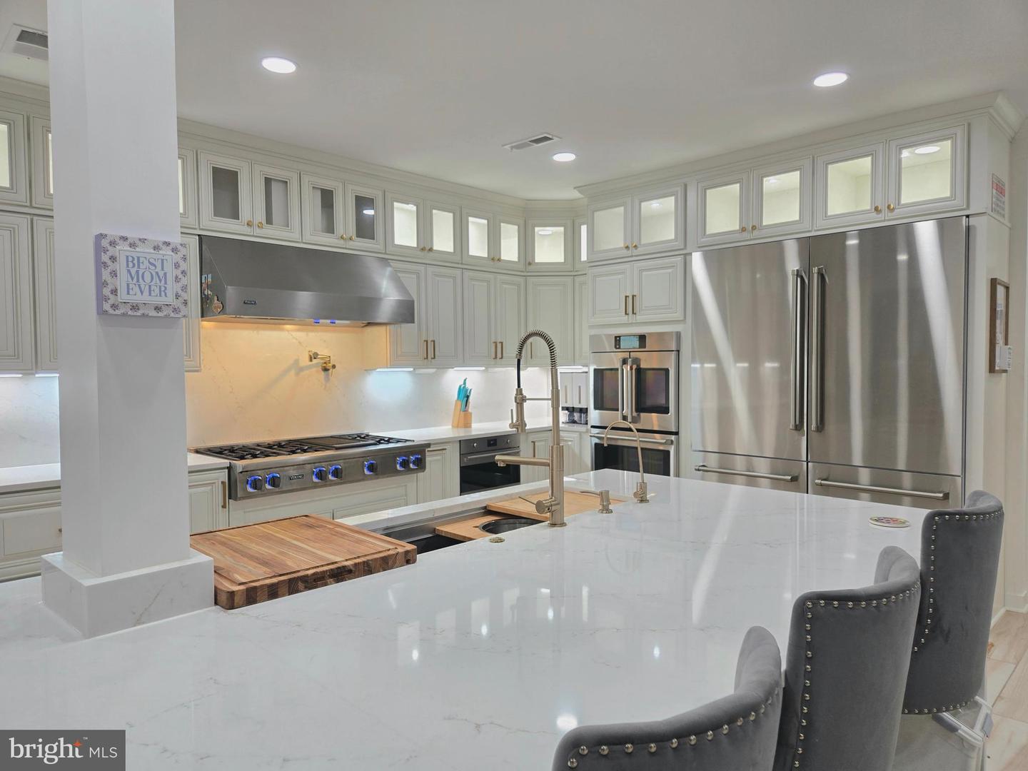 4702 LEIGHFIELD VALLEY DR, CHANTILLY, Virginia 20151, 5 Bedrooms Bedrooms, ,5 BathroomsBathrooms,Residential,For sale,4702 LEIGHFIELD VALLEY DR,VAFX2287164 MLS # VAFX2287164