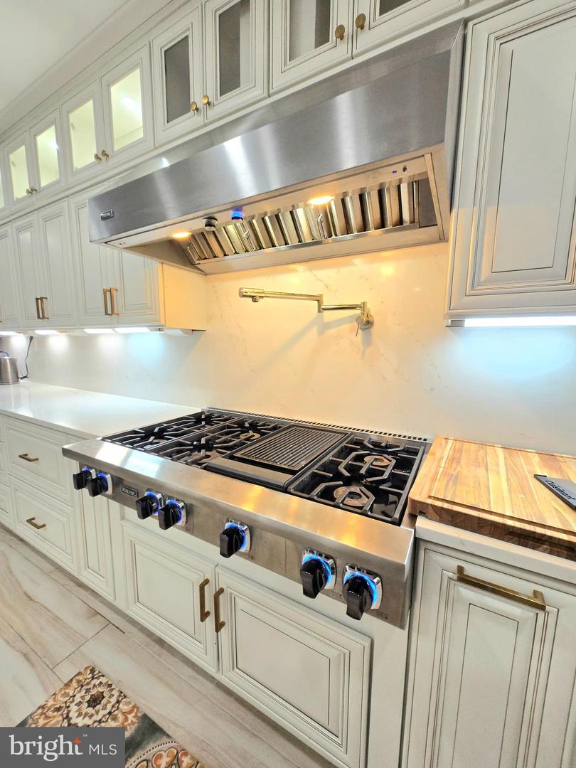 4702 LEIGHFIELD VALLEY DR, CHANTILLY, Virginia 20151, 5 Bedrooms Bedrooms, ,5 BathroomsBathrooms,Residential,For sale,4702 LEIGHFIELD VALLEY DR,VAFX2287164 MLS # VAFX2287164