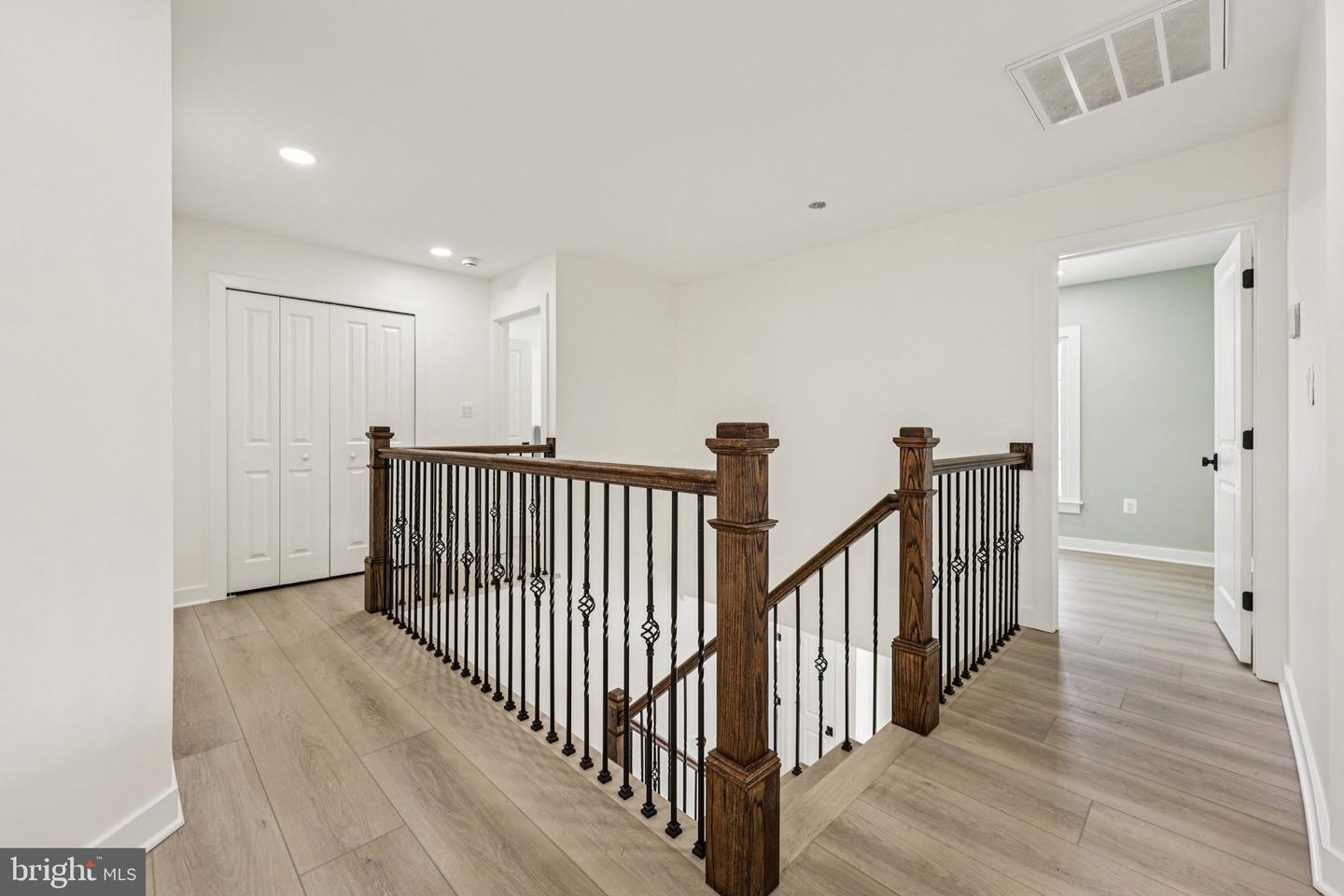 4702 LEIGHFIELD VALLEY DR, CHANTILLY, Virginia 20151, 5 Bedrooms Bedrooms, ,5 BathroomsBathrooms,Residential,For sale,4702 LEIGHFIELD VALLEY DR,VAFX2287164 MLS # VAFX2287164