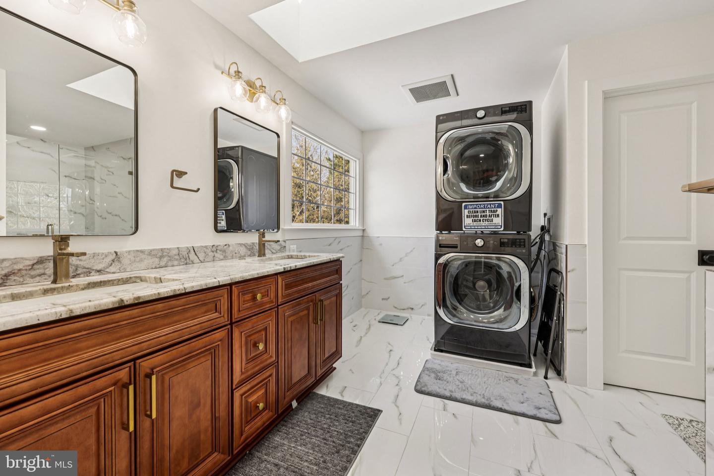 4702 LEIGHFIELD VALLEY DR, CHANTILLY, Virginia 20151, 5 Bedrooms Bedrooms, ,5 BathroomsBathrooms,Residential,For sale,4702 LEIGHFIELD VALLEY DR,VAFX2287164 MLS # VAFX2287164