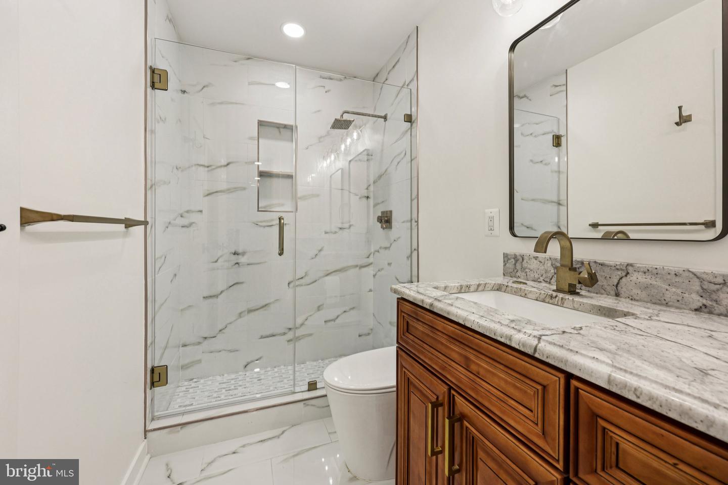 4702 LEIGHFIELD VALLEY DR, CHANTILLY, Virginia 20151, 5 Bedrooms Bedrooms, ,5 BathroomsBathrooms,Residential,For sale,4702 LEIGHFIELD VALLEY DR,VAFX2287164 MLS # VAFX2287164