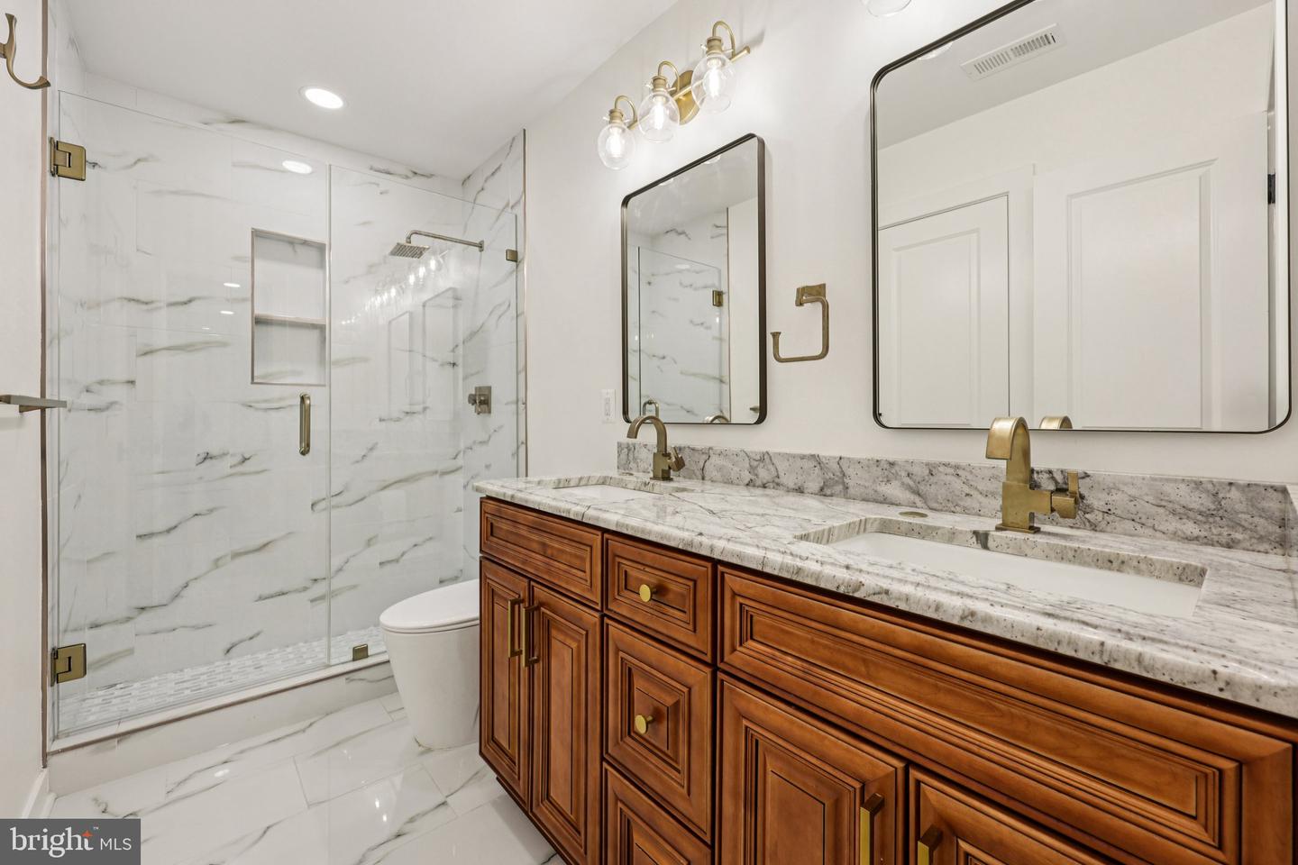 4702 LEIGHFIELD VALLEY DR, CHANTILLY, Virginia 20151, 5 Bedrooms Bedrooms, ,5 BathroomsBathrooms,Residential,For sale,4702 LEIGHFIELD VALLEY DR,VAFX2287164 MLS # VAFX2287164