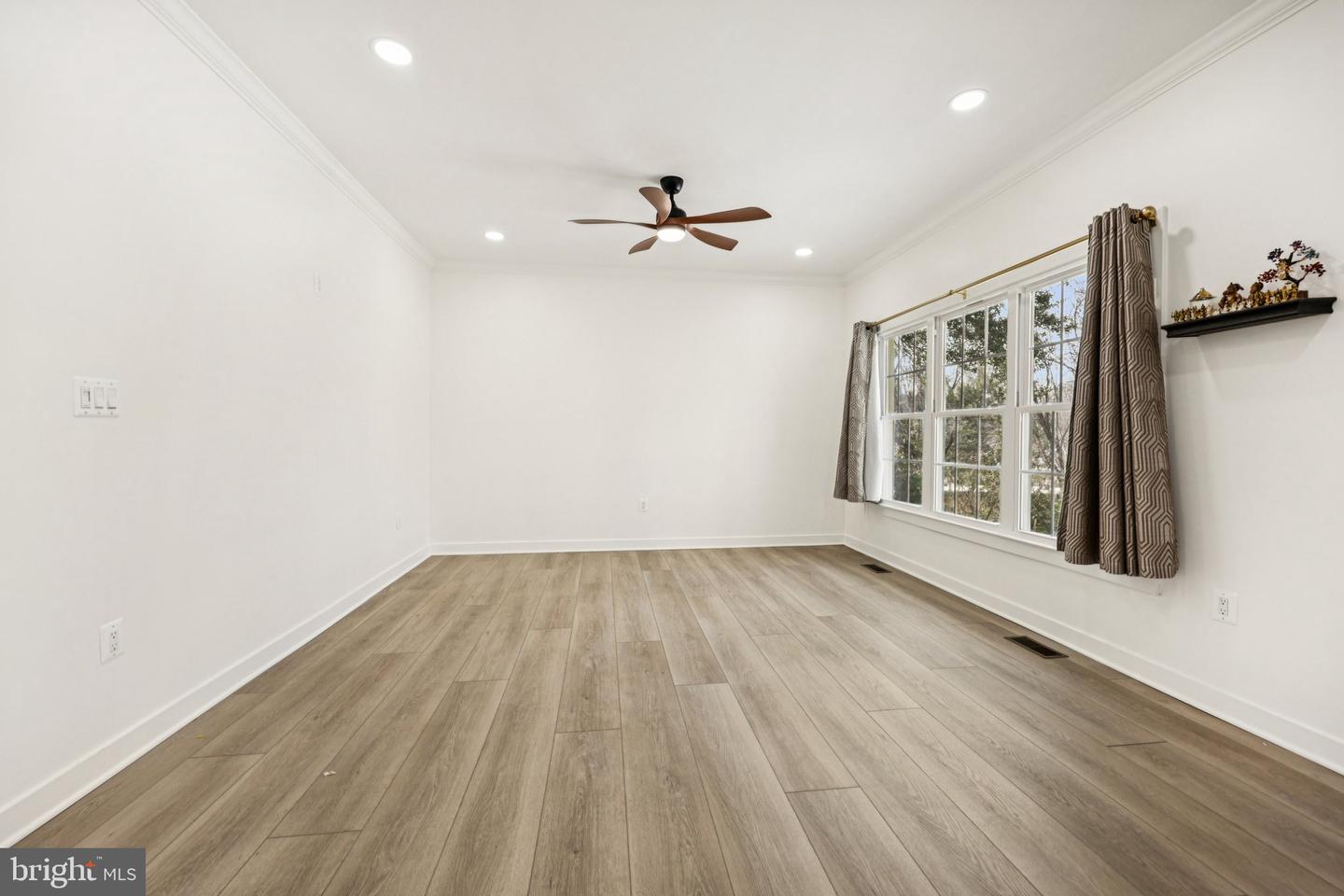 4702 LEIGHFIELD VALLEY DR, CHANTILLY, Virginia 20151, 5 Bedrooms Bedrooms, ,5 BathroomsBathrooms,Residential,For sale,4702 LEIGHFIELD VALLEY DR,VAFX2287164 MLS # VAFX2287164