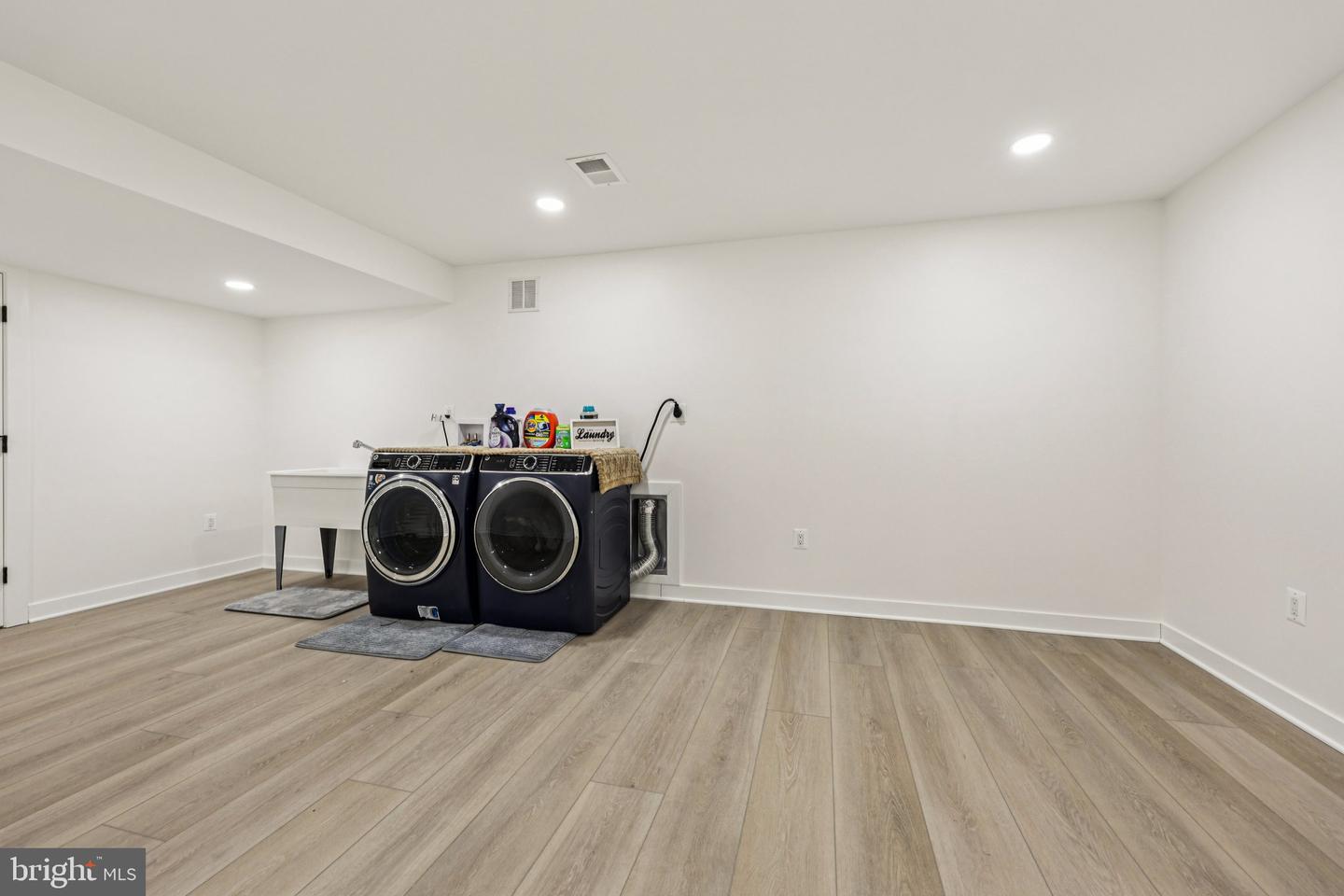 4702 LEIGHFIELD VALLEY DR, CHANTILLY, Virginia 20151, 5 Bedrooms Bedrooms, ,5 BathroomsBathrooms,Residential,For sale,4702 LEIGHFIELD VALLEY DR,VAFX2287164 MLS # VAFX2287164