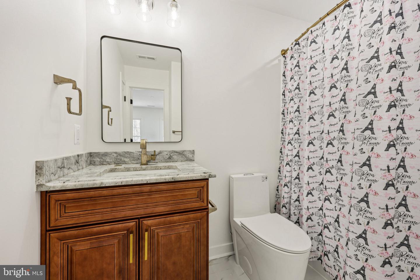 4702 LEIGHFIELD VALLEY DR, CHANTILLY, Virginia 20151, 5 Bedrooms Bedrooms, ,5 BathroomsBathrooms,Residential,For sale,4702 LEIGHFIELD VALLEY DR,VAFX2287164 MLS # VAFX2287164