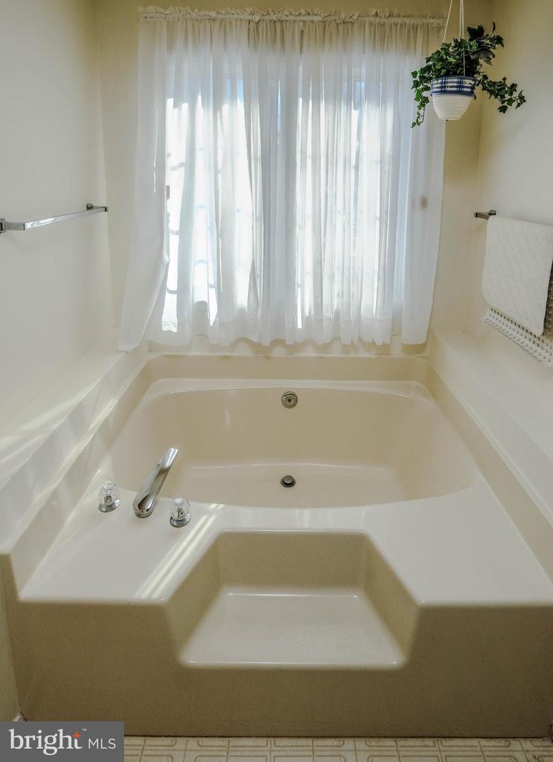 180 GOLDFINCH LN, GORE, Virginia 22637, 4 Bedrooms Bedrooms, ,3 BathroomsBathrooms,Residential,For sale,180 GOLDFINCH LN,VAFV2039186 MLS # VAFV2039186