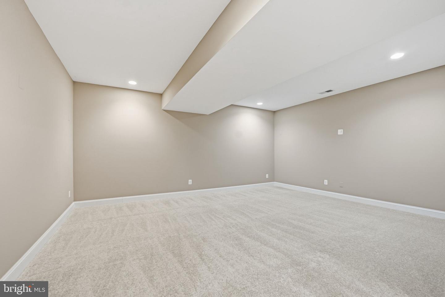 2905 HIBBARD ST, OAKTON, Virginia 22124, 5 Bedrooms Bedrooms, ,4 BathroomsBathrooms,Residential,For sale,2905 HIBBARD ST,VAFX2287490 MLS # VAFX2287490