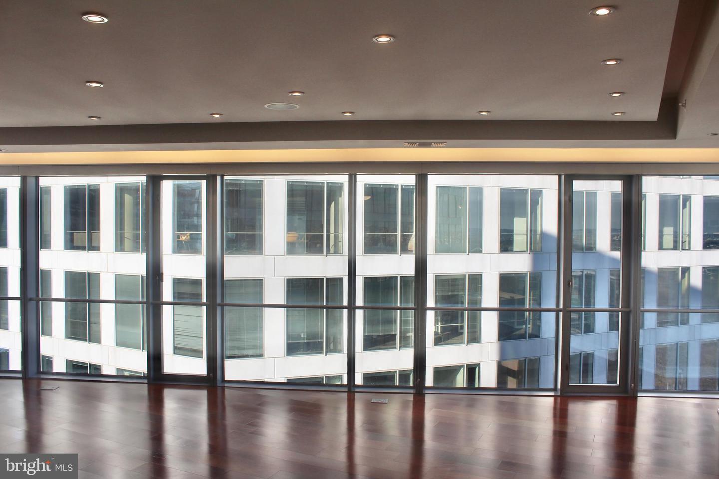 1111 19TH ST N #2705, ARLINGTON, Virginia 22209, 2 Bedrooms Bedrooms, 2 Rooms Rooms,2 BathroomsBathrooms,Residential,For sale,1111 19TH ST N #2705,VAAR2068180 MLS # VAAR2068180