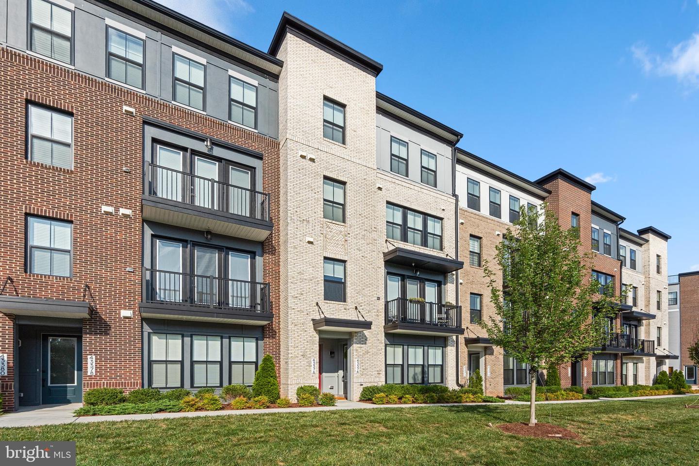 43376 FARRINGDON SQ, BROADLANDS, Virginia 20148, 3 Bedrooms Bedrooms, ,2 BathroomsBathrooms,Residential,For sale,43376 FARRINGDON SQ,VALO2114726 MLS # VALO2114726