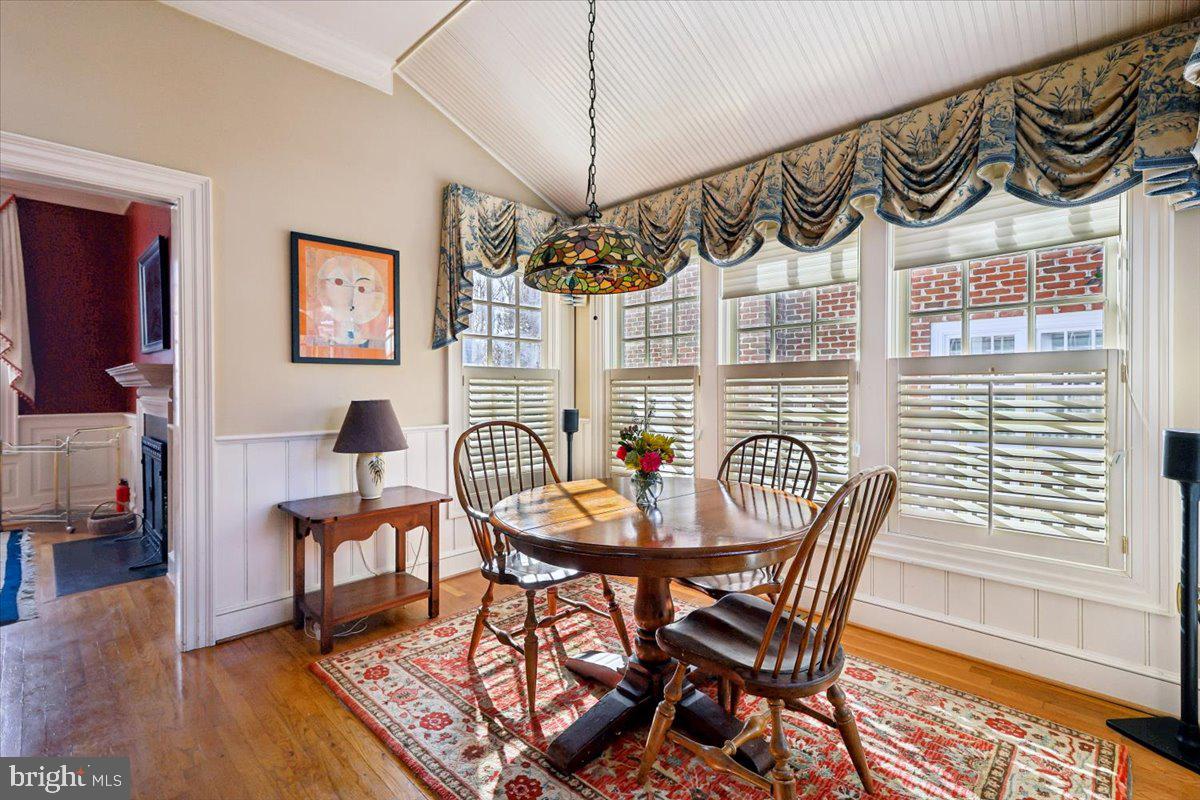 9896 PALACE GREEN WAY, VIENNA, Virginia 22181, 4 Bedrooms Bedrooms, ,3 BathroomsBathrooms,Residential,For sale,9896 PALACE GREEN WAY,VAFX2287770 MLS # VAFX2287770