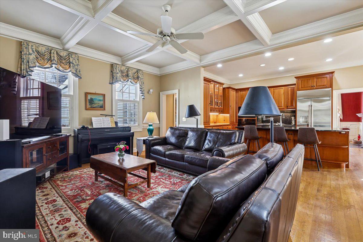 9896 PALACE GREEN WAY, VIENNA, Virginia 22181, 4 Bedrooms Bedrooms, ,3 BathroomsBathrooms,Residential,For sale,9896 PALACE GREEN WAY,VAFX2287770 MLS # VAFX2287770