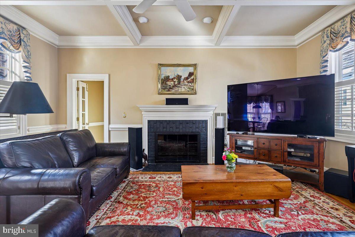 9896 PALACE GREEN WAY, VIENNA, Virginia 22181, 4 Bedrooms Bedrooms, ,3 BathroomsBathrooms,Residential,For sale,9896 PALACE GREEN WAY,VAFX2287770 MLS # VAFX2287770