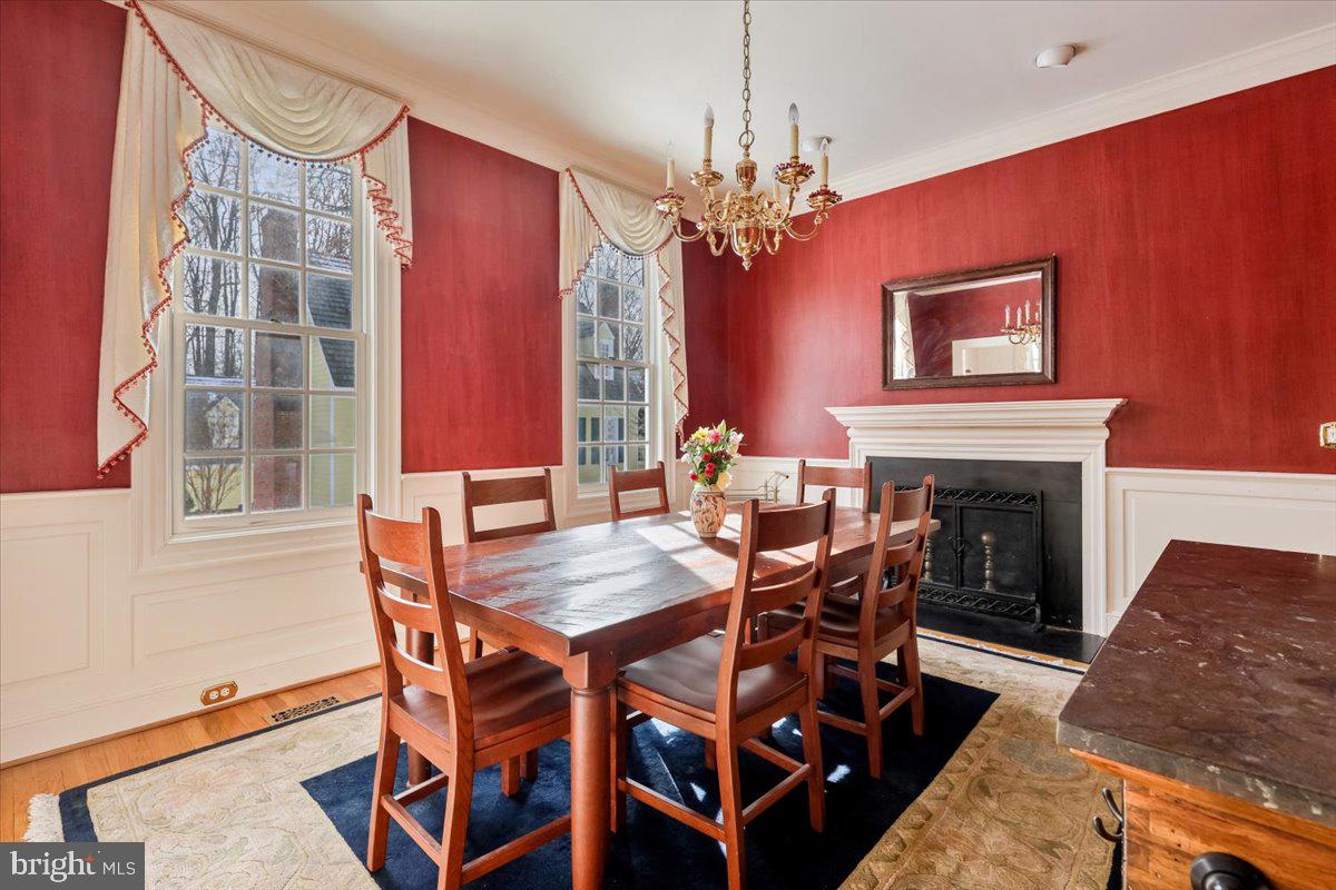 9896 PALACE GREEN WAY, VIENNA, Virginia 22181, 4 Bedrooms Bedrooms, ,3 BathroomsBathrooms,Residential,For sale,9896 PALACE GREEN WAY,VAFX2287770 MLS # VAFX2287770