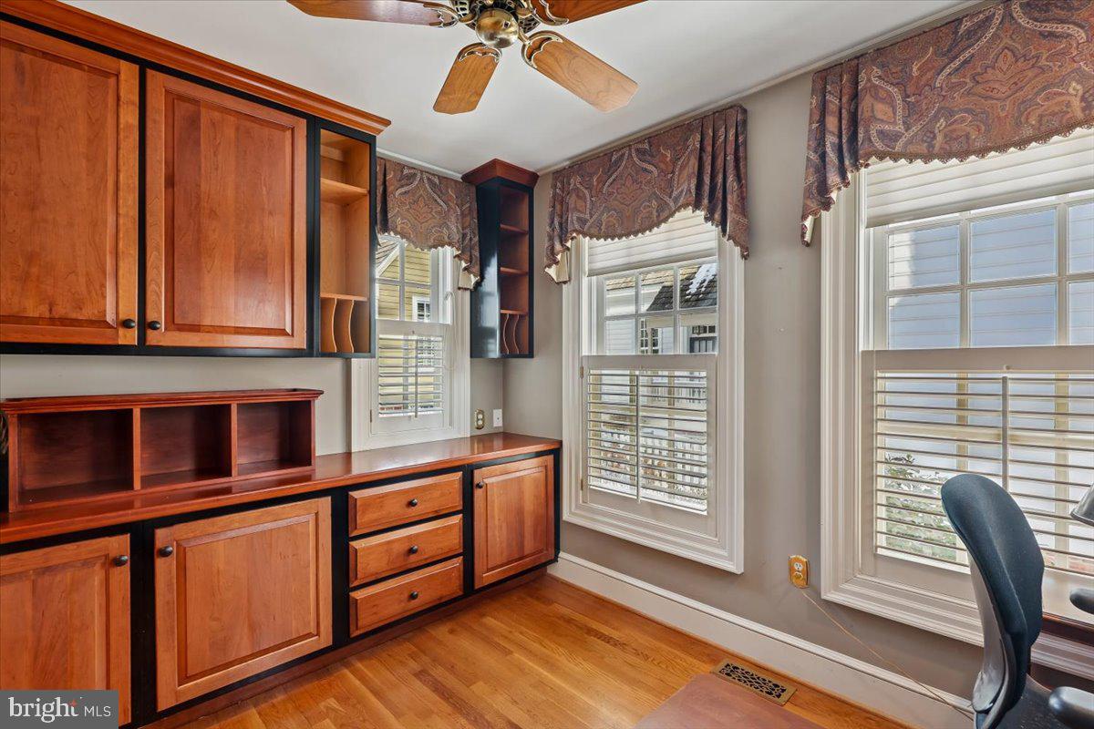 9896 PALACE GREEN WAY, VIENNA, Virginia 22181, 4 Bedrooms Bedrooms, ,3 BathroomsBathrooms,Residential,For sale,9896 PALACE GREEN WAY,VAFX2287770 MLS # VAFX2287770