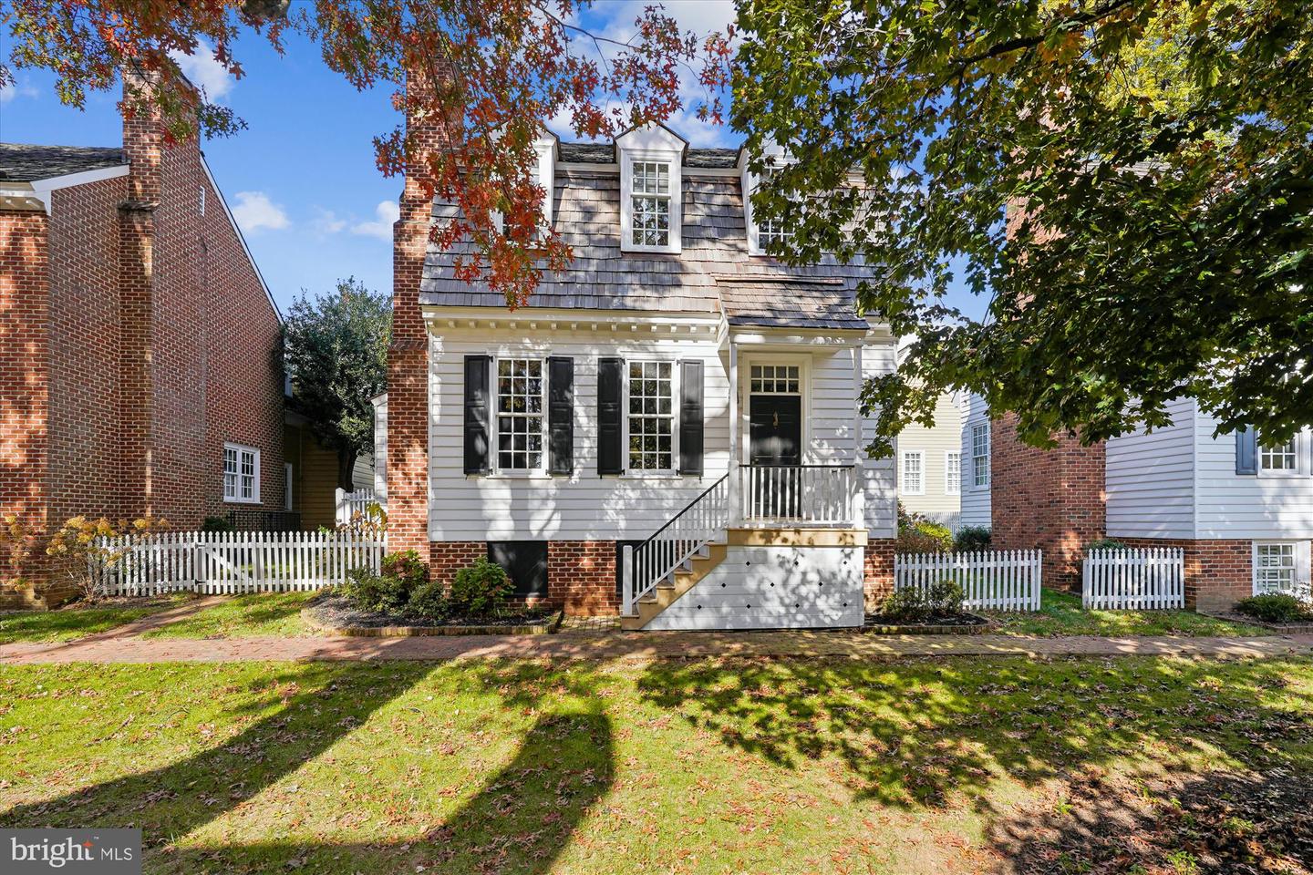 9896 PALACE GREEN WAY, VIENNA, Virginia 22181, 4 Bedrooms Bedrooms, ,3 BathroomsBathrooms,Residential,For sale,9896 PALACE GREEN WAY,VAFX2287770 MLS # VAFX2287770