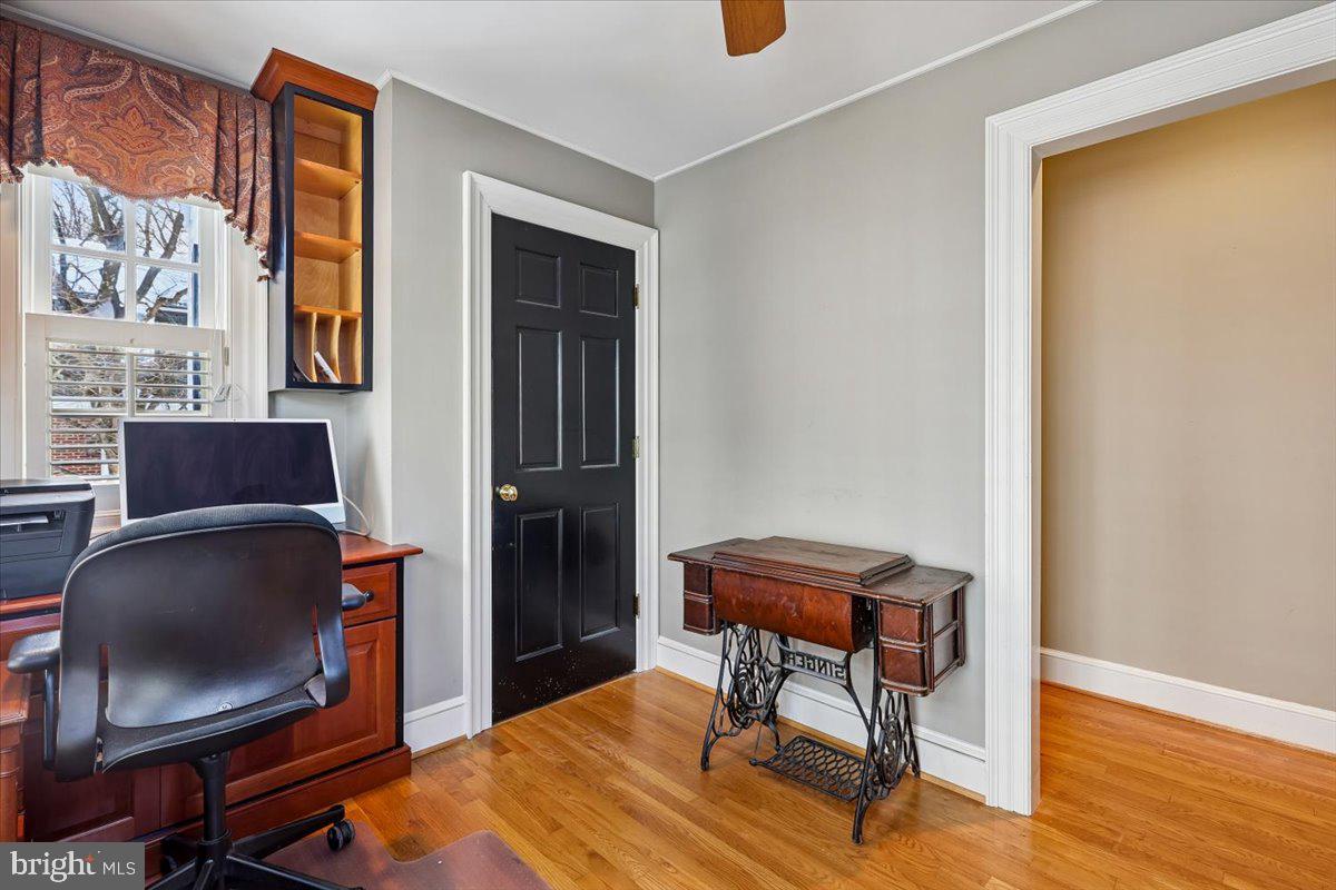 9896 PALACE GREEN WAY, VIENNA, Virginia 22181, 4 Bedrooms Bedrooms, ,3 BathroomsBathrooms,Residential,For sale,9896 PALACE GREEN WAY,VAFX2287770 MLS # VAFX2287770