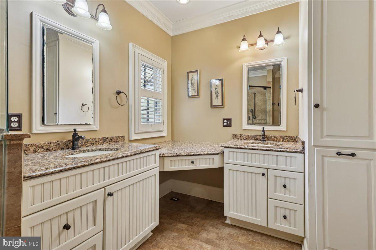 9896 PALACE GREEN WAY, VIENNA, Virginia 22181, 4 Bedrooms Bedrooms, ,3 BathroomsBathrooms,Residential,For sale,9896 PALACE GREEN WAY,VAFX2287770 MLS # VAFX2287770