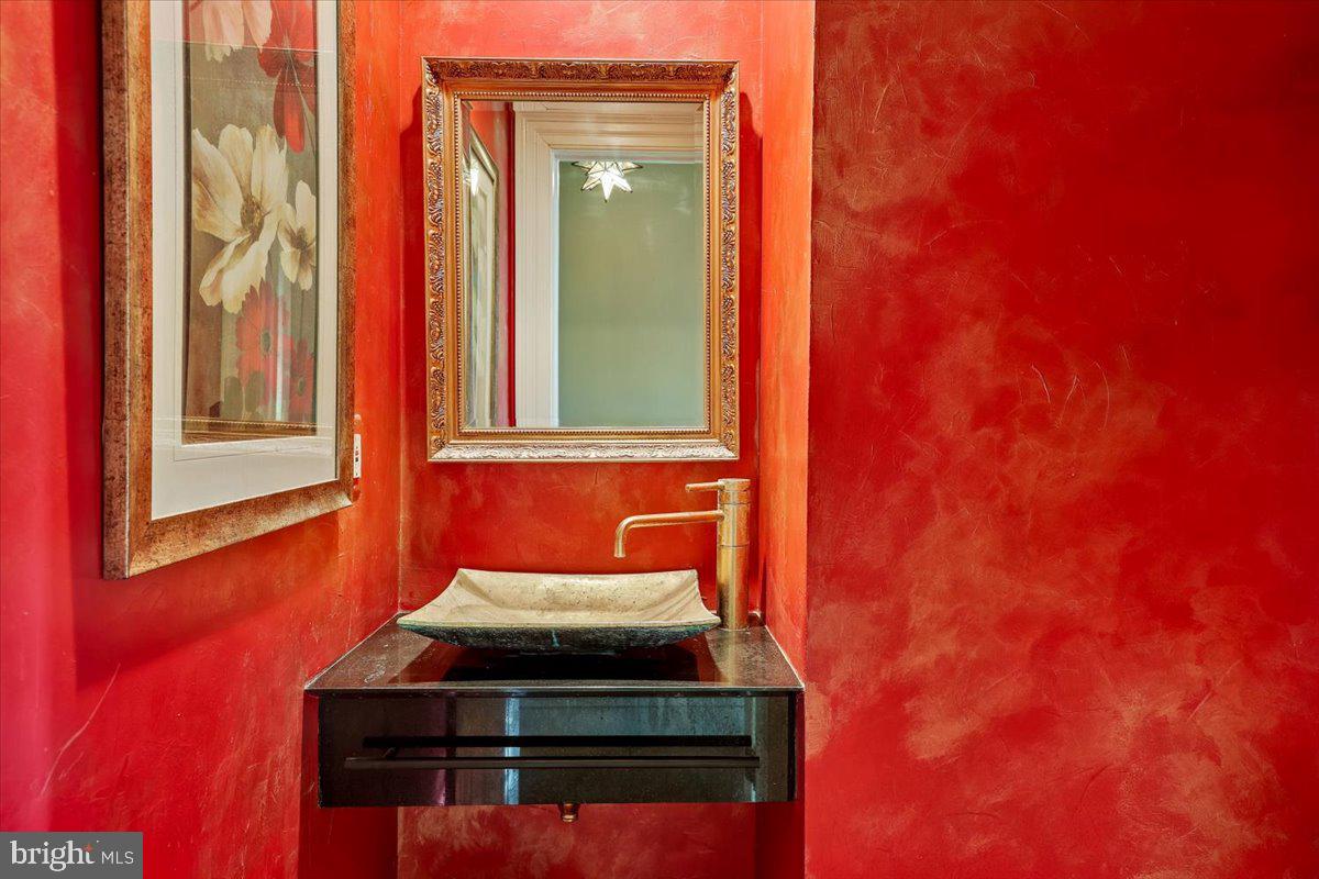 9896 PALACE GREEN WAY, VIENNA, Virginia 22181, 4 Bedrooms Bedrooms, ,3 BathroomsBathrooms,Residential,For sale,9896 PALACE GREEN WAY,VAFX2287770 MLS # VAFX2287770