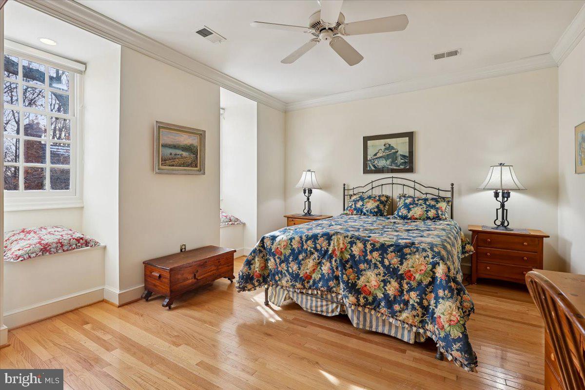 9896 PALACE GREEN WAY, VIENNA, Virginia 22181, 4 Bedrooms Bedrooms, ,3 BathroomsBathrooms,Residential,For sale,9896 PALACE GREEN WAY,VAFX2287770 MLS # VAFX2287770