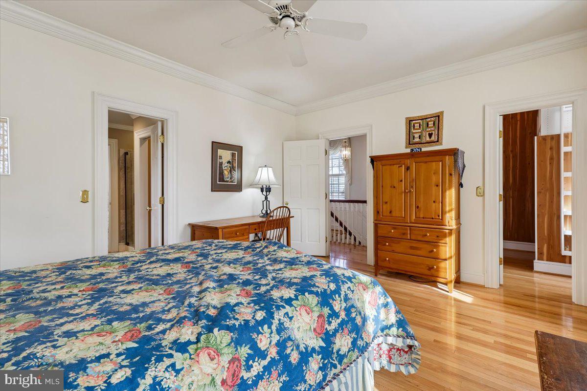 9896 PALACE GREEN WAY, VIENNA, Virginia 22181, 4 Bedrooms Bedrooms, ,3 BathroomsBathrooms,Residential,For sale,9896 PALACE GREEN WAY,VAFX2287770 MLS # VAFX2287770