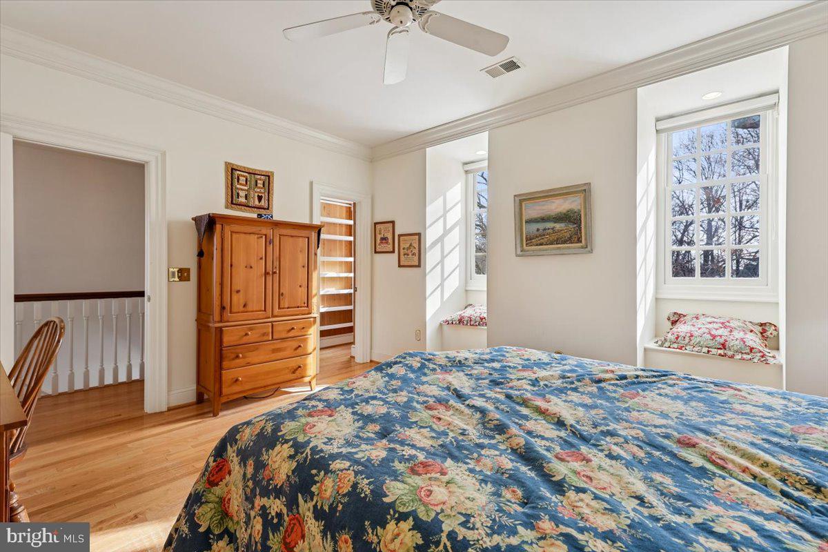 9896 PALACE GREEN WAY, VIENNA, Virginia 22181, 4 Bedrooms Bedrooms, ,3 BathroomsBathrooms,Residential,For sale,9896 PALACE GREEN WAY,VAFX2287770 MLS # VAFX2287770