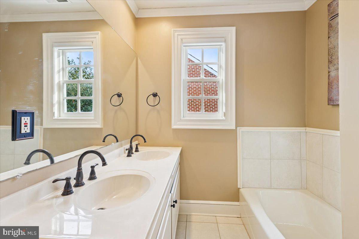 9896 PALACE GREEN WAY, VIENNA, Virginia 22181, 4 Bedrooms Bedrooms, ,3 BathroomsBathrooms,Residential,For sale,9896 PALACE GREEN WAY,VAFX2287770 MLS # VAFX2287770