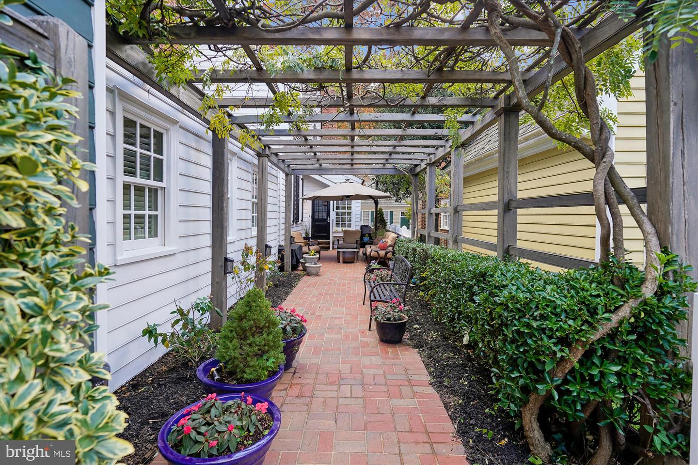 9896 PALACE GREEN WAY, VIENNA, Virginia 22181, 4 Bedrooms Bedrooms, ,3 BathroomsBathrooms,Residential,For sale,9896 PALACE GREEN WAY,VAFX2287770 MLS # VAFX2287770