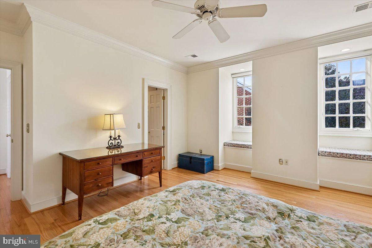 9896 PALACE GREEN WAY, VIENNA, Virginia 22181, 4 Bedrooms Bedrooms, ,3 BathroomsBathrooms,Residential,For sale,9896 PALACE GREEN WAY,VAFX2287770 MLS # VAFX2287770