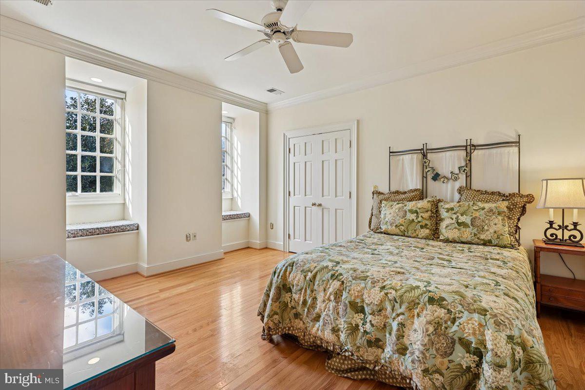 9896 PALACE GREEN WAY, VIENNA, Virginia 22181, 4 Bedrooms Bedrooms, ,3 BathroomsBathrooms,Residential,For sale,9896 PALACE GREEN WAY,VAFX2287770 MLS # VAFX2287770