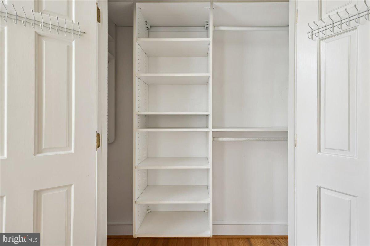 9896 PALACE GREEN WAY, VIENNA, Virginia 22181, 4 Bedrooms Bedrooms, ,3 BathroomsBathrooms,Residential,For sale,9896 PALACE GREEN WAY,VAFX2287770 MLS # VAFX2287770