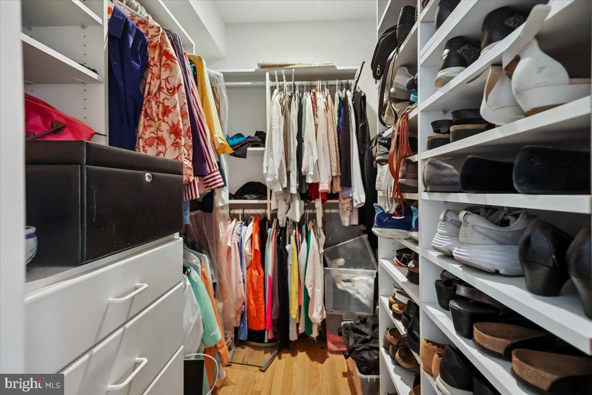 9896 PALACE GREEN WAY, VIENNA, Virginia 22181, 4 Bedrooms Bedrooms, ,3 BathroomsBathrooms,Residential,For sale,9896 PALACE GREEN WAY,VAFX2287770 MLS # VAFX2287770