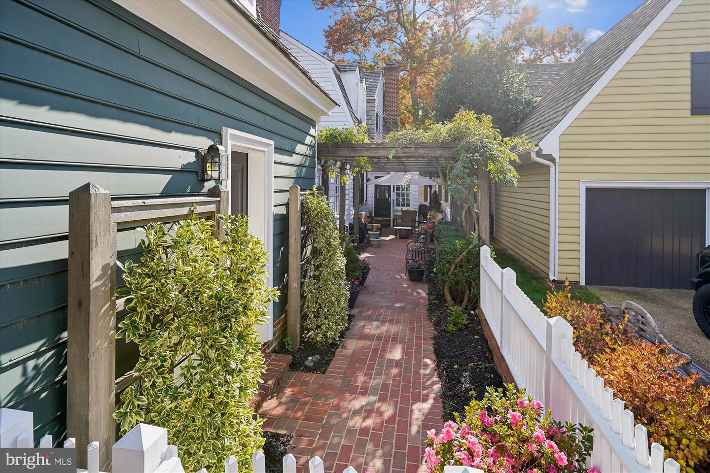 9896 PALACE GREEN WAY, VIENNA, Virginia 22181, 4 Bedrooms Bedrooms, ,3 BathroomsBathrooms,Residential,For sale,9896 PALACE GREEN WAY,VAFX2287770 MLS # VAFX2287770