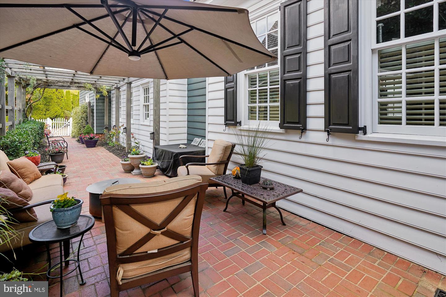 9896 PALACE GREEN WAY, VIENNA, Virginia 22181, 4 Bedrooms Bedrooms, ,3 BathroomsBathrooms,Residential,For sale,9896 PALACE GREEN WAY,VAFX2287770 MLS # VAFX2287770